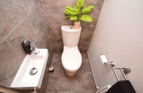 #1 Most Viral Pink House w Ball Pit - Foto 7