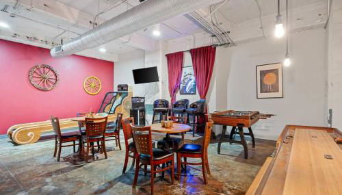 Stunning Downtown Apartment with Pool, Laundry, Parking - Foto 4