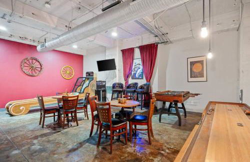 Stunning Downtown Apartment with Pool, Laundry, Parking - Foto 4