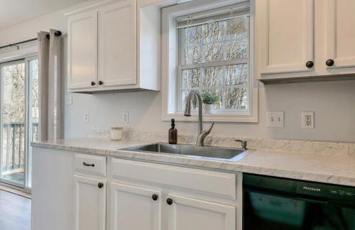 3 BR Private Pondside View New Reno [Moose Lodge] - Foto 13