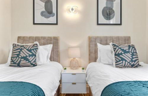 Lovely 4-BR Home In Leyton - Sleeps 14, Near Tube, Arcade, 100inchTV - Foto 26