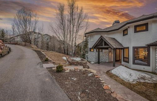 Cozy mountain home w riverfront patio - Foto 15