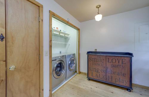 21 Mi to Slopes! Torch Lake Home with Private Beach - Foto 7