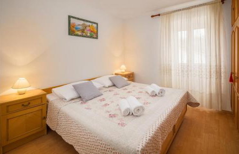 Amazing Home In Erzisce With Jacuzzi - Foto 20