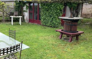 La Maison du Donjon - Gites de 8 personnes, parking privé avec jardin terrasse - Foto 14