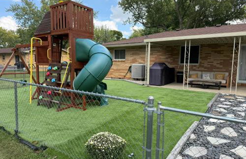 Delightful 3 Bd Home with King size bed, hot tub, playground! - Foto 45