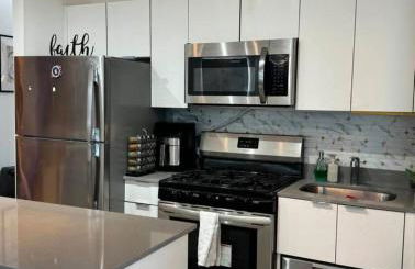 NEW Chic & Cozy 1BD Apartment Near East River, Minutes from Central Park - Foto 8