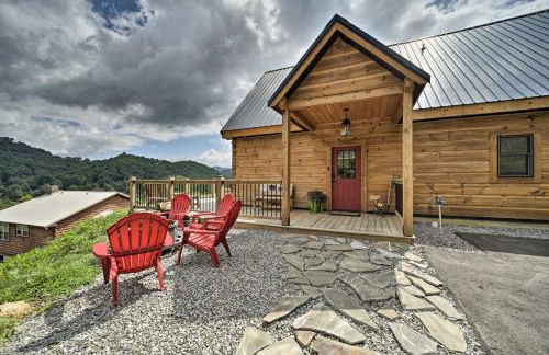Luxe Log Cabin with Modern Finishes and Mtn Views - Foto 30