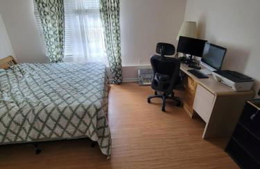 Great 4BR Home Near Emerald Pointe & Downtown - Foto 54