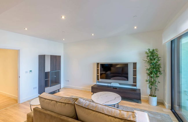 Luxury Modern Apartment With Exceptional Views! Hosted by Sweetstay - Photo 20