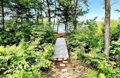 Outstanding Retreat with Dock, Game Space and Lake Views in Wisconsin - Foto 53