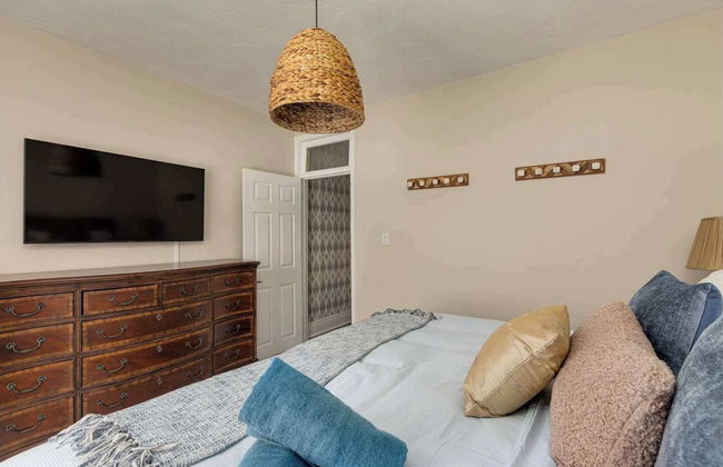 Casa Leslieville - 2BR Suite w LRG Patio - Photo 6