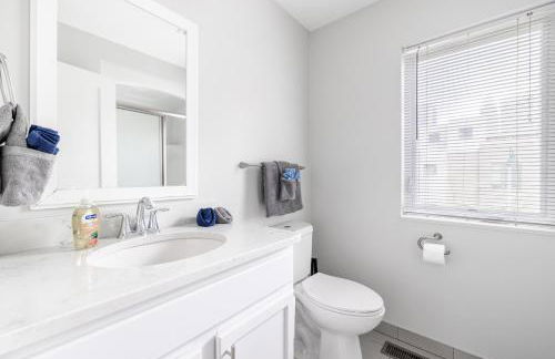 Luxury Downtown Townhome Private Garage Unit 4 - Photo 32