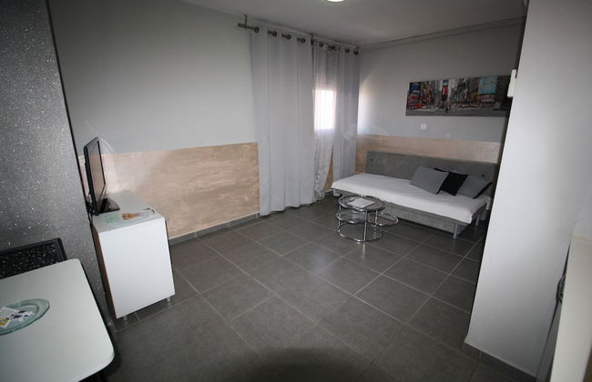 Rich Luxury Suites - Photo 18