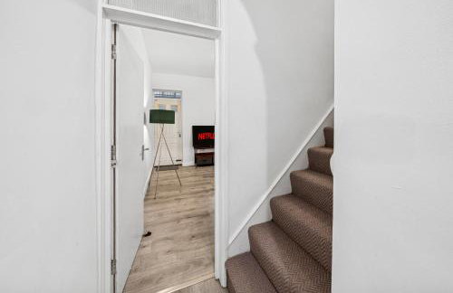 Lawrence Ave 4BD-2Storey House Fast Wifi Families & Leisure By AltoLuxo Short Lets & Serviced Accommodation With Free WiFi & Parking - Foto 5