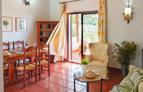 Stunning Home In Estepa With Wifi - Photo 4