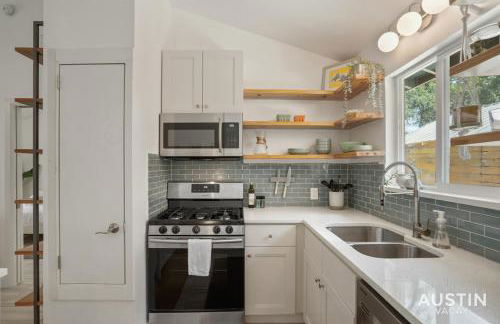 Stylish Austin Retreat w Luxurious King Bed and WD - Foto 14