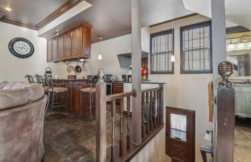 Ozark Mountain Retreat- Movie Theatre Dance Floor - Foto 8