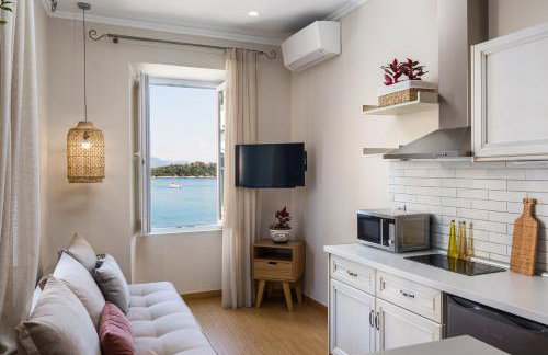 Fotiadis Family Luxury Suites by Konnect - Photo 10