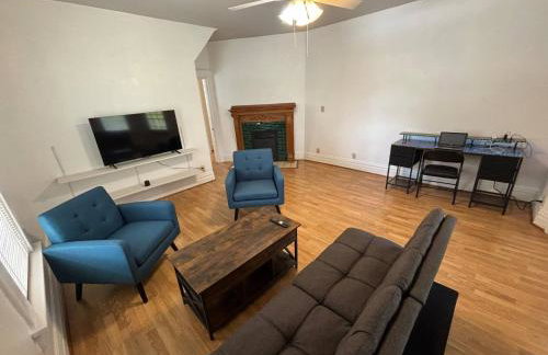 2nd Floor suite, close to ISU, Mill, & downtown - Foto 1