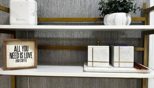 Stylish Bedroom Suite - Photo 4