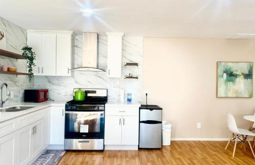 Chic Home with Expansive Backyard- duplex back unit - Foto 5