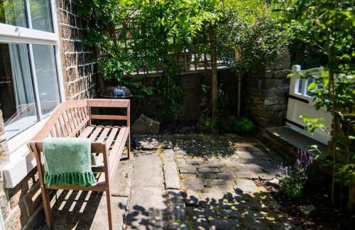 Beautiful Country Cottage - Photo 29