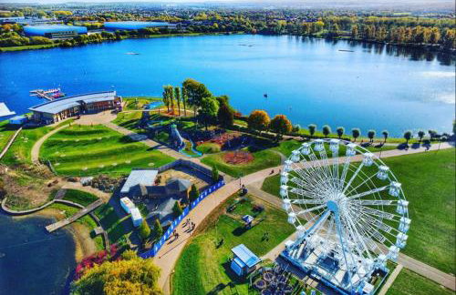 Furzton - Modern Home and Garden, Free Private Parking, TV, Sleeps 6 Guests - Photo 23