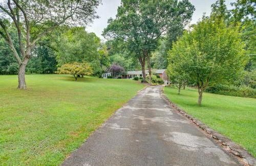 Idyllic Cave Spring Studio with Patio and Fire Pit! - Foto 24