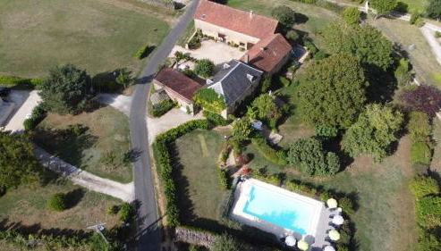 La Vieille Ferme: superbe complexe de 3 gîtes en pierre avec Piscine au coeur du Périgord Noir - Foto 3, Garden view