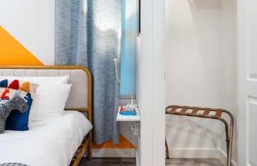 East Austin Bungalow w BBQ Firepit Fun Yard - Foto 12