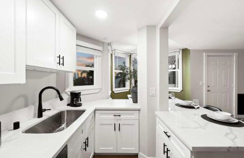 Updated Historic Suite with Queen Bed and Kitchen - Foto 35