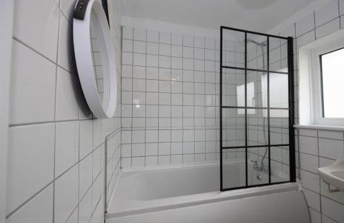 Cosy mid century Stockport with views, dog walks, woodburner - Foto 42