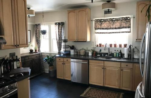 Beautiful Luxury Suite A & B of Shorewood Home - Foto 67