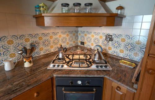 Experience the charm of Tenuta Le Caselle, a cozy farmhouse surrounded by nature and comfort! - Foto 52