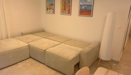 Appartement Neuf 2 chambres et salon - proche mer & aéroport - Foto 2