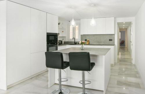 Magnificent- 2Bd 2Bth- City Center - Photo 11