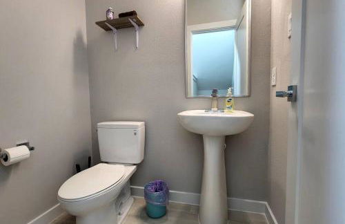 Galleria Exquisite Three Story Home Brand New Development - Foto 4