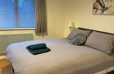 2-Bed Home with Parking, Near Airport, NEC & JLR - Foto 4