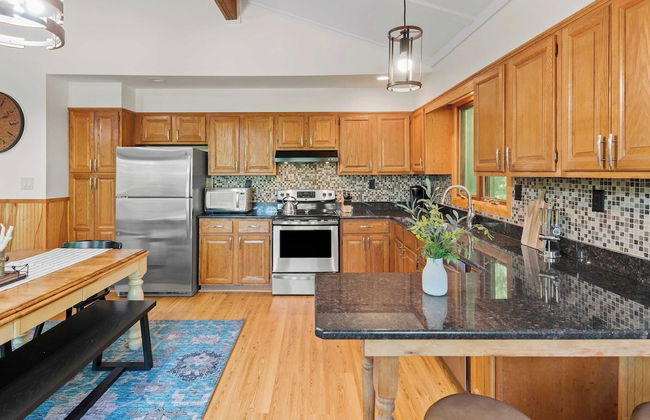 Summit Shores Tranquil Escape Designed for Groups w/ Hot Tub, Fire Pit + Game Room - Foto 14