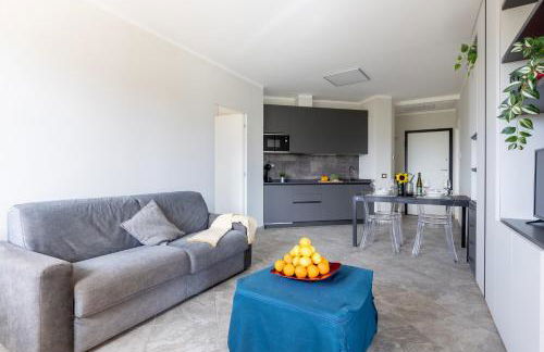 GuestHost -Elegant Seaside Apartment with Pool and Parking - Foto 12