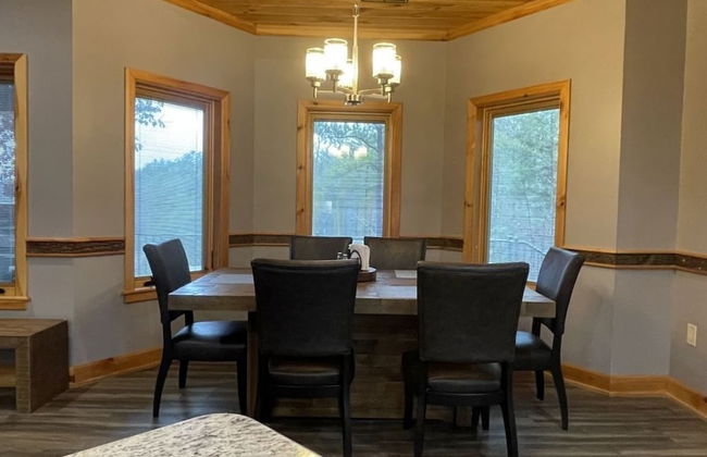 Nature lovers dream! Steps from fishing plus 140 acres of hiking! 4 Bedroom Home by RedAwning - Foto 22