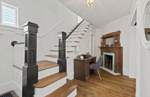 Prime West Hartford Center Location- Historic Gem - Foto 12