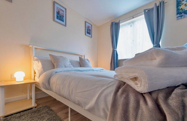 Cosy Home-sleeps 5- Private Garden- Free Parking - Foto 9