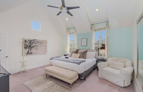 Rhythm & Rest Group Stay with Grill & Cozy Fireplace - Foto 13