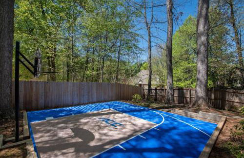 The Greensboro Manor HotTub FirePit Basketball 15 Min To Sedgefield CC - Photo 5