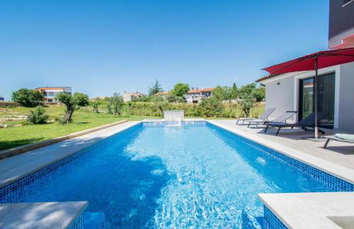 Villa Vala with a large yard near Pula - by Istrabook - Foto 8