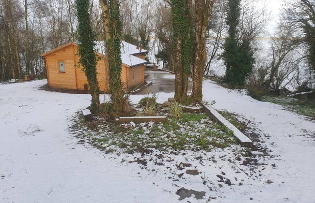 Log Cabin on the Lake - Sleeps 4 & Jacuzzi - Photo 19