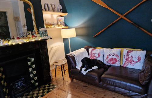 MIDSHIPS A HOLIDAY HOME IN DARTMOUTH SLEEPS UPTO 6 PEOPLE ,PET FRIENDLY , 10 MINUTES WALK TO Town CENTRE WITH PARKING included - Foto 9