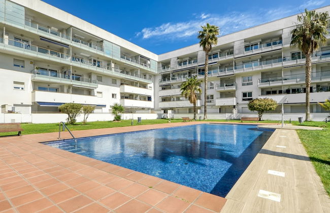 Charming Apartment With Patio - Photo 1